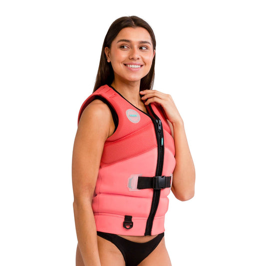 Frau trägt die Jobe Unify Schwimmweste in Rosa, Seitenansicht mit Gurt und D-Ring