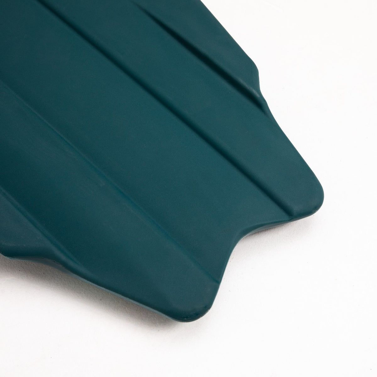 Unterseite des Jobe Slash Kneeboards in Atlantikgrün mit Kanälen